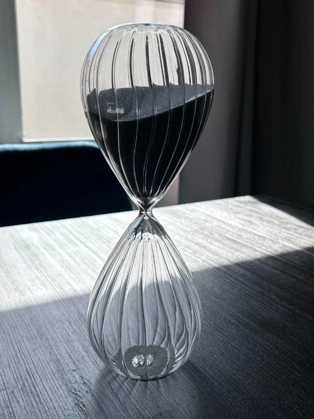 Modern Ribbed Glass 2 Hour Hourglass Sand Timer - Picture 3 of 3